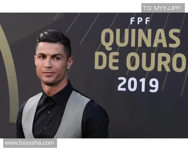 C罗不仅是足球明星更是唱歌达人展现多才多艺的魅力 C罗不仅是足球明星更是唱歌达人展现多才多艺的魅力