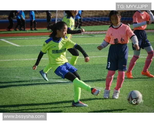 加入足球社的热情与梦想一起奔跑在绿茵场上展现自我风采