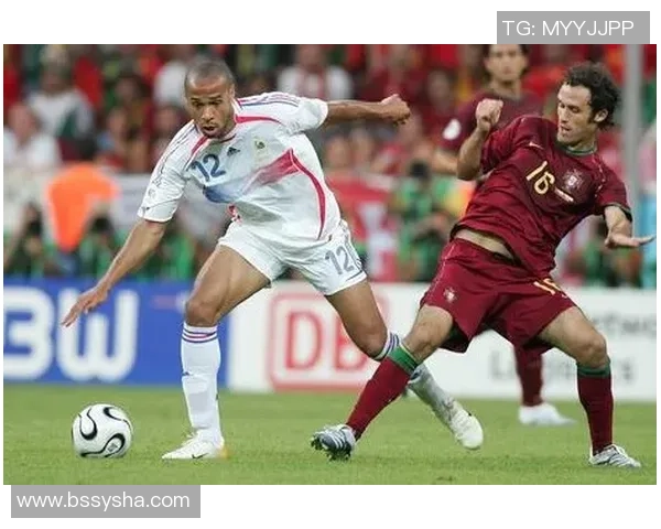 普约尔引领天下足球的传奇之路与不朽精神的传承与启示 普约尔引领天下足球的传奇之路与不朽精神的传承与启示